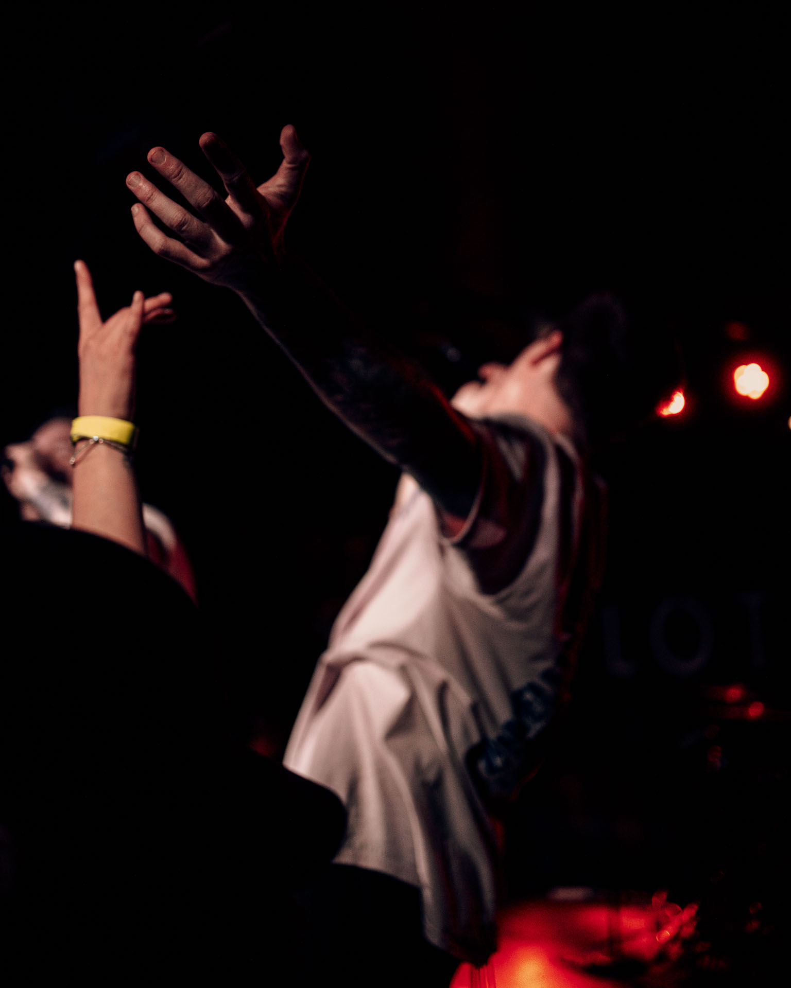 Andy Cizek performing with passion to a lively crowd