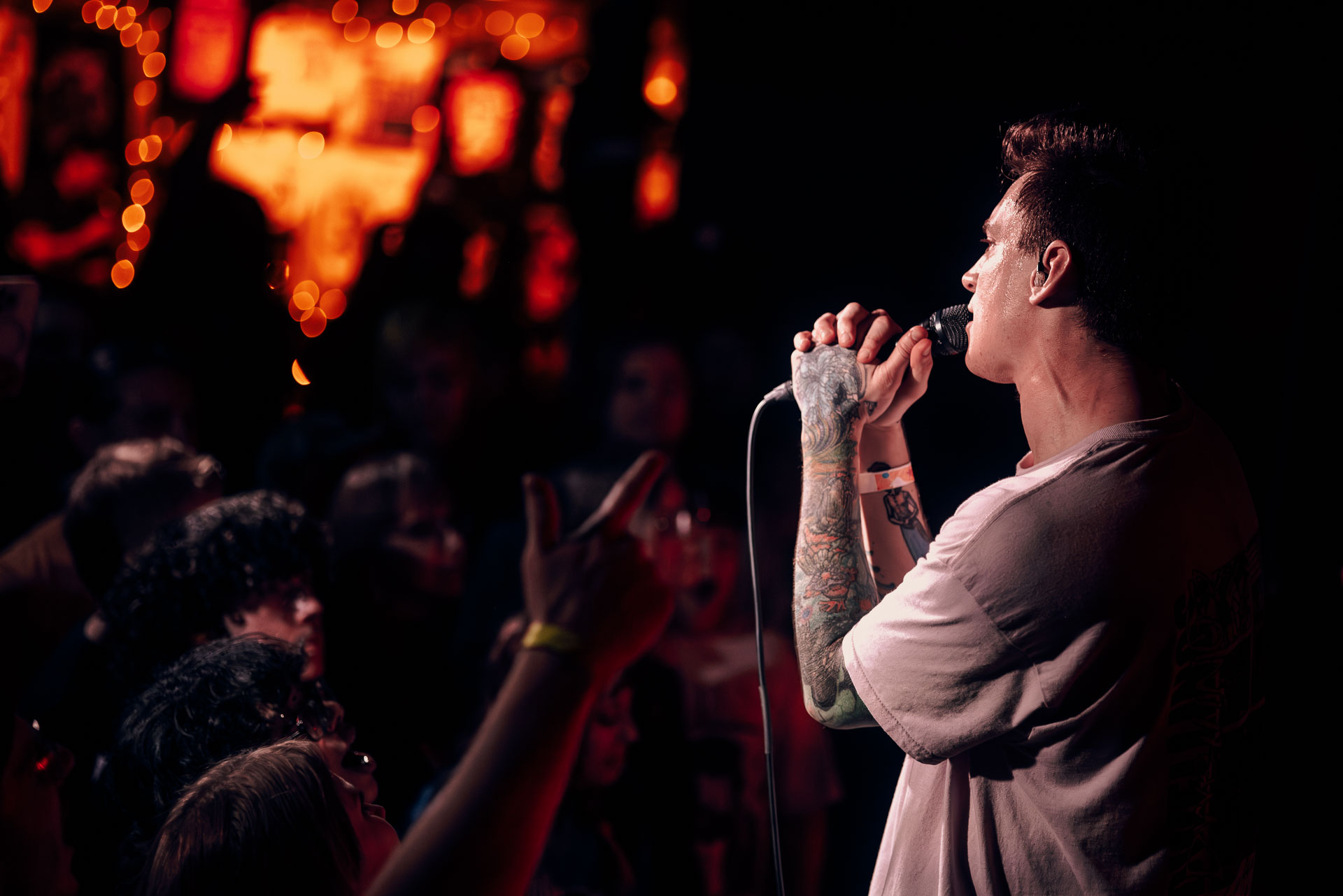 Andy Cizek performing with passion to a lively crowd