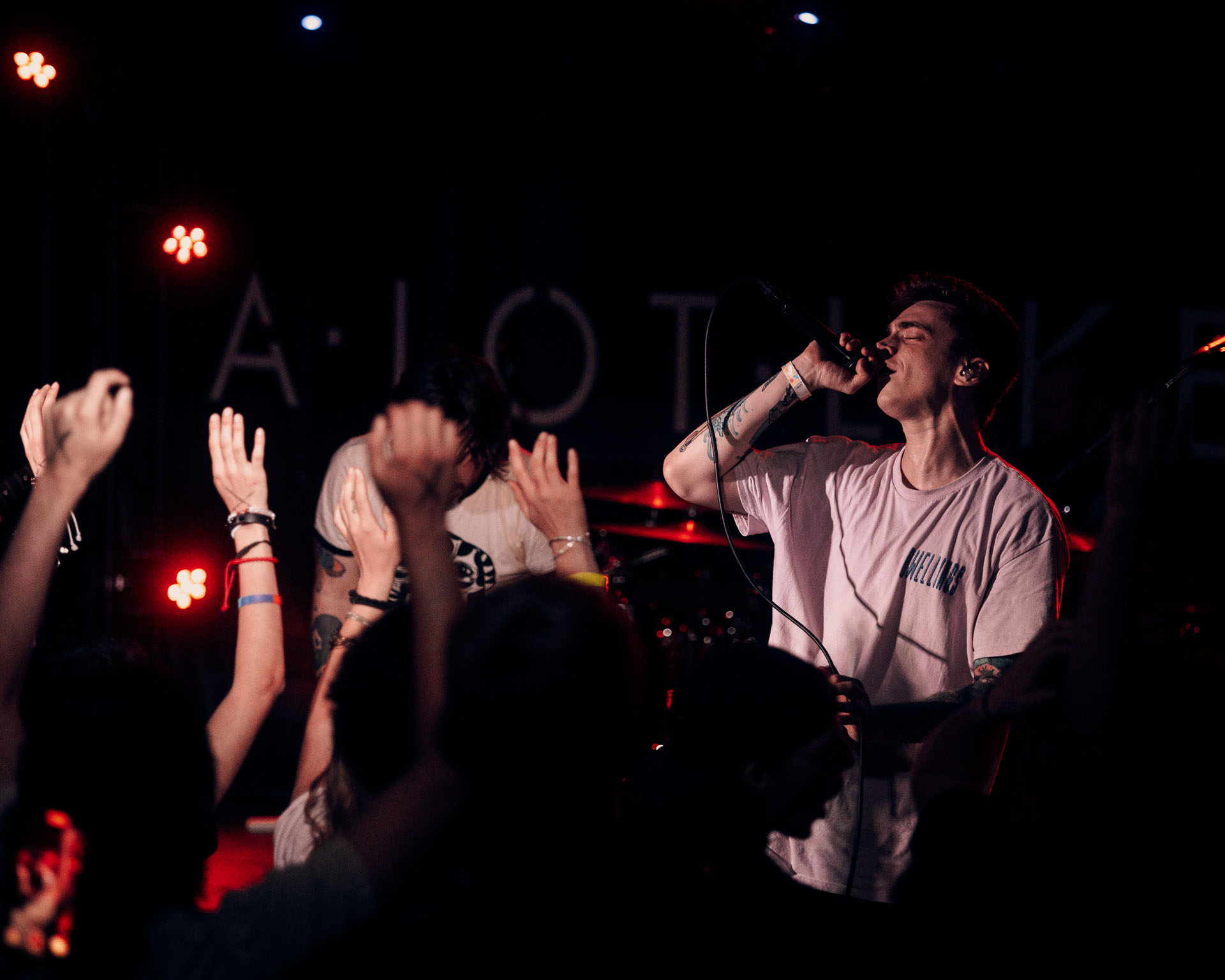 Andy Cizek performing with passion to a lively crowd