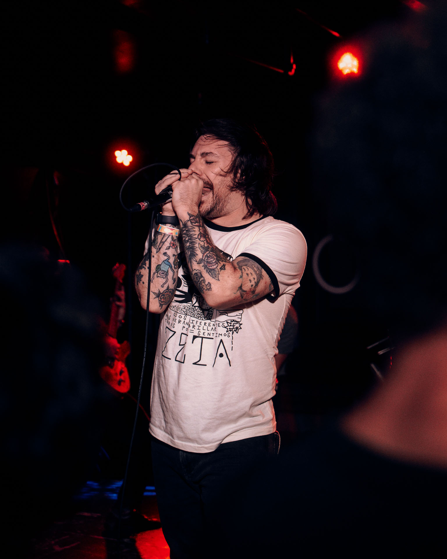 Kurt Travis screaming on stage during A Lot Like Birds live performance